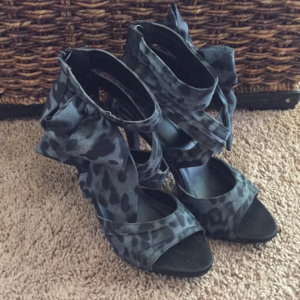 Animal Print Deb heels with bow detail
